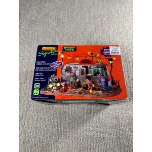 Lemax Spooky Town Signature Collection Killer Clown Mobile Home Lighted 14323